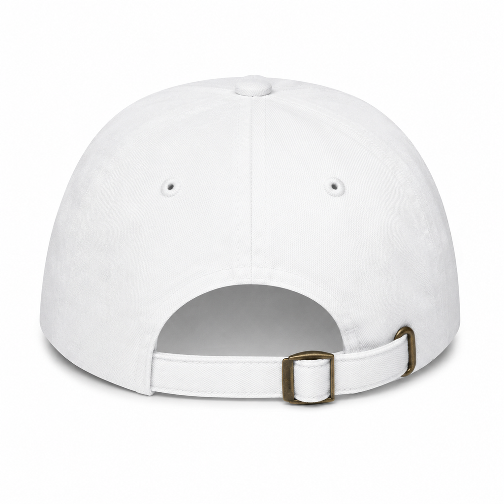 Vista trasera de gorra Aura color blanco con ajuste de hebilla